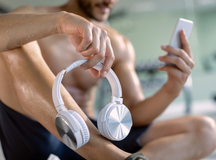 Jak odpowiedni dobór muzyki wpływa na poprawę jakości treningu?